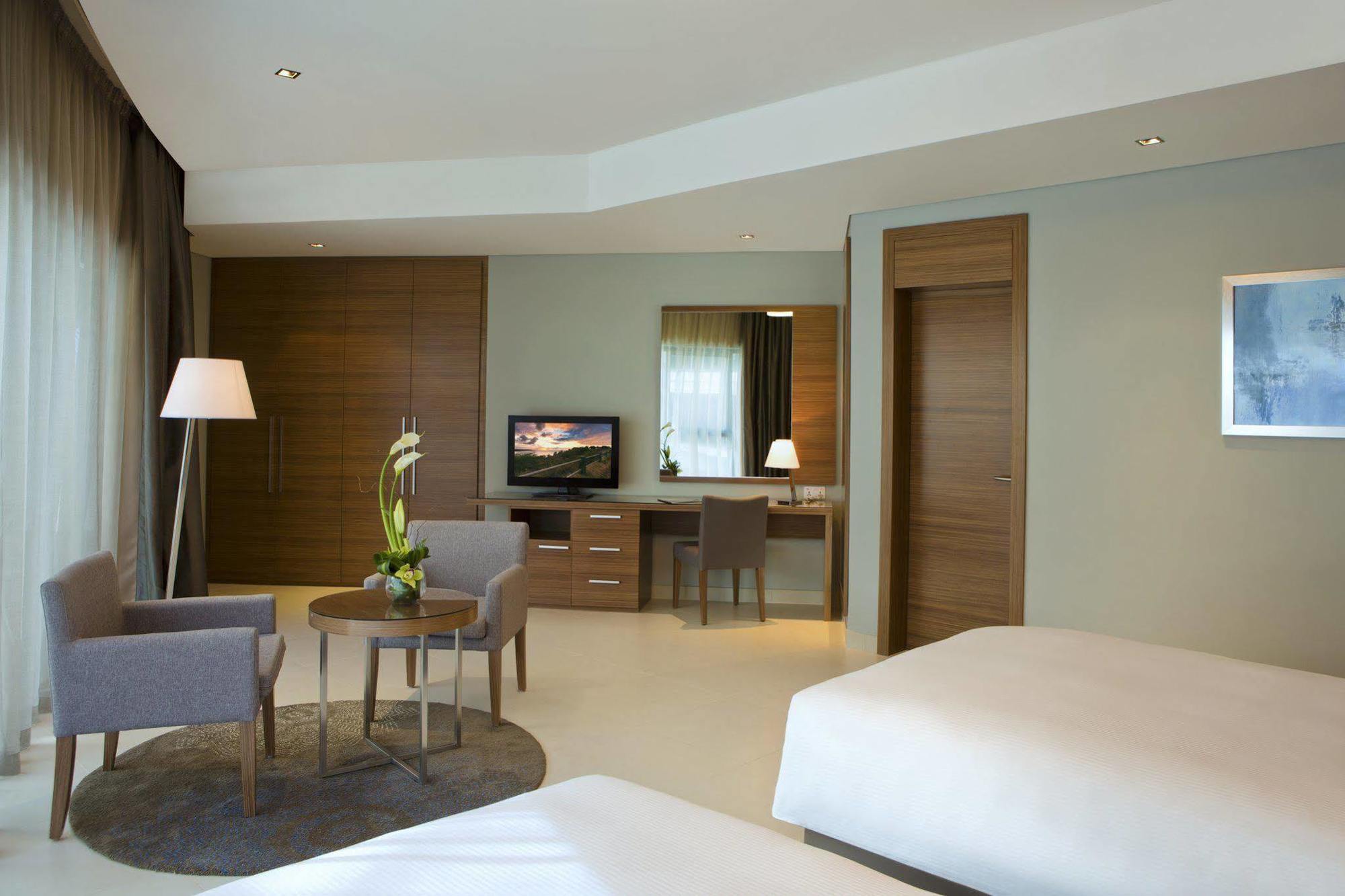 Апарт-отель Majestic Arjaan By Rotana -